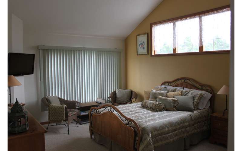 Beautiful Townhouse Rental on Lake NY