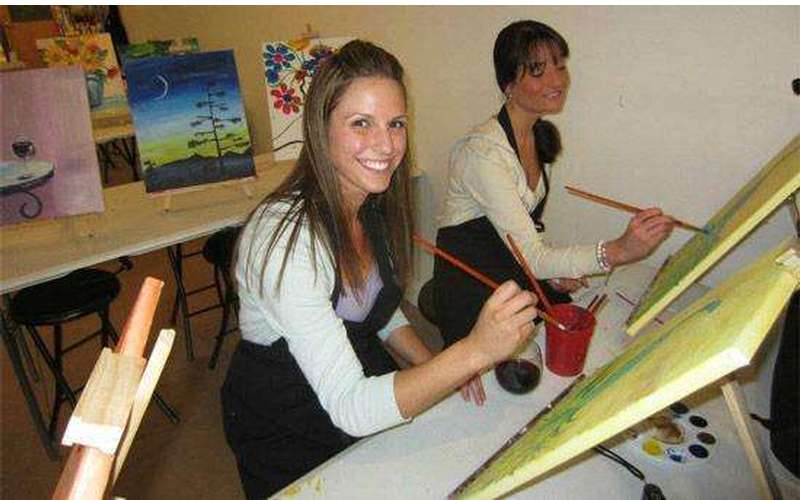 Saratoga Paint and Sip Studio in Latham NY