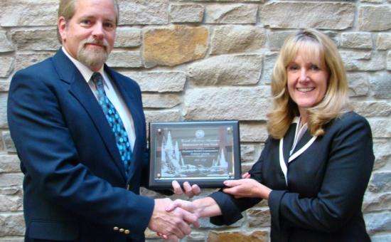 Sue Commanda accepts Corinth Merchant of the Year Award