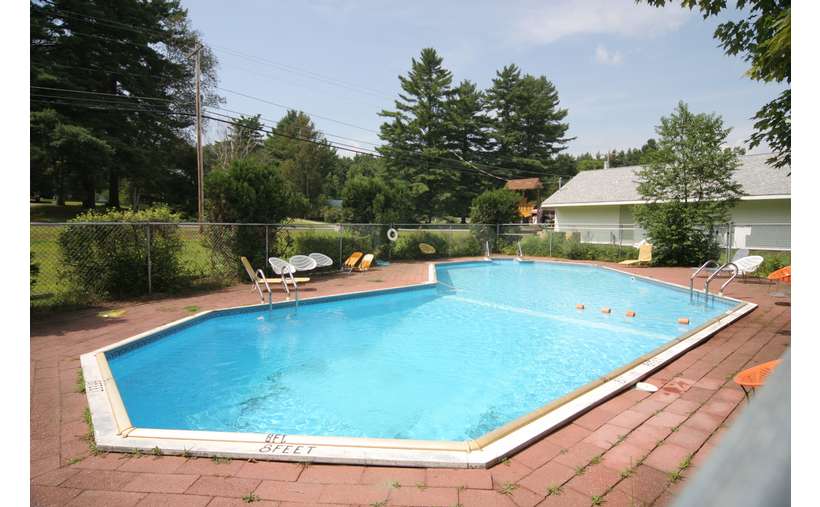 Lodging & in the Heart of the Adirondacks Maple Leaf