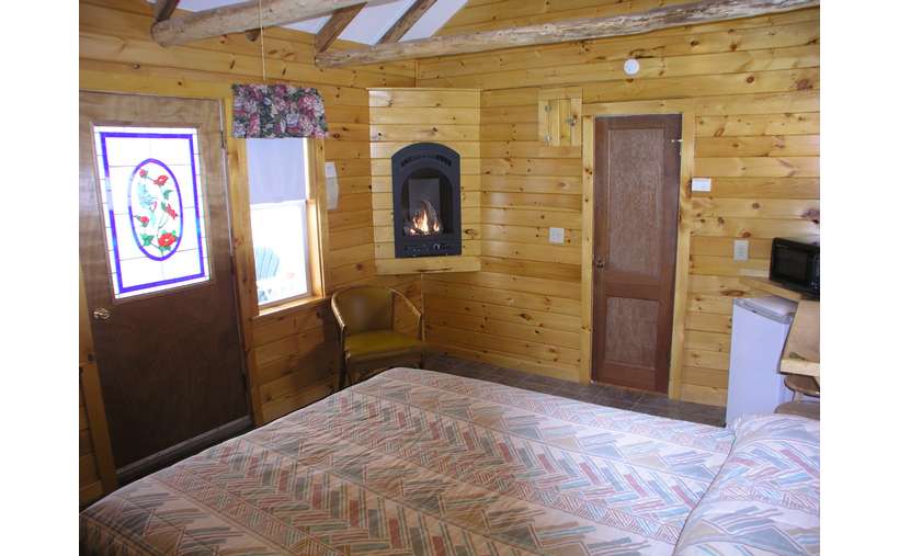 Lodging & in the Heart of the Adirondacks Maple Leaf