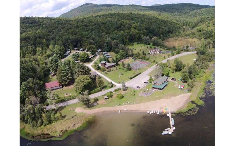Twin Pines on Trout Lake Lake Cabins & Cottages in Diamond
