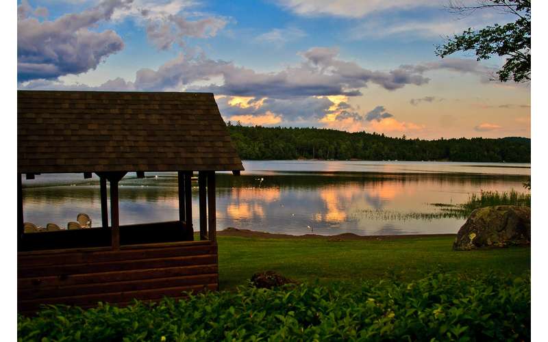 Twin Pines on Trout Lake Lake Cabins & Cottages in Diamond