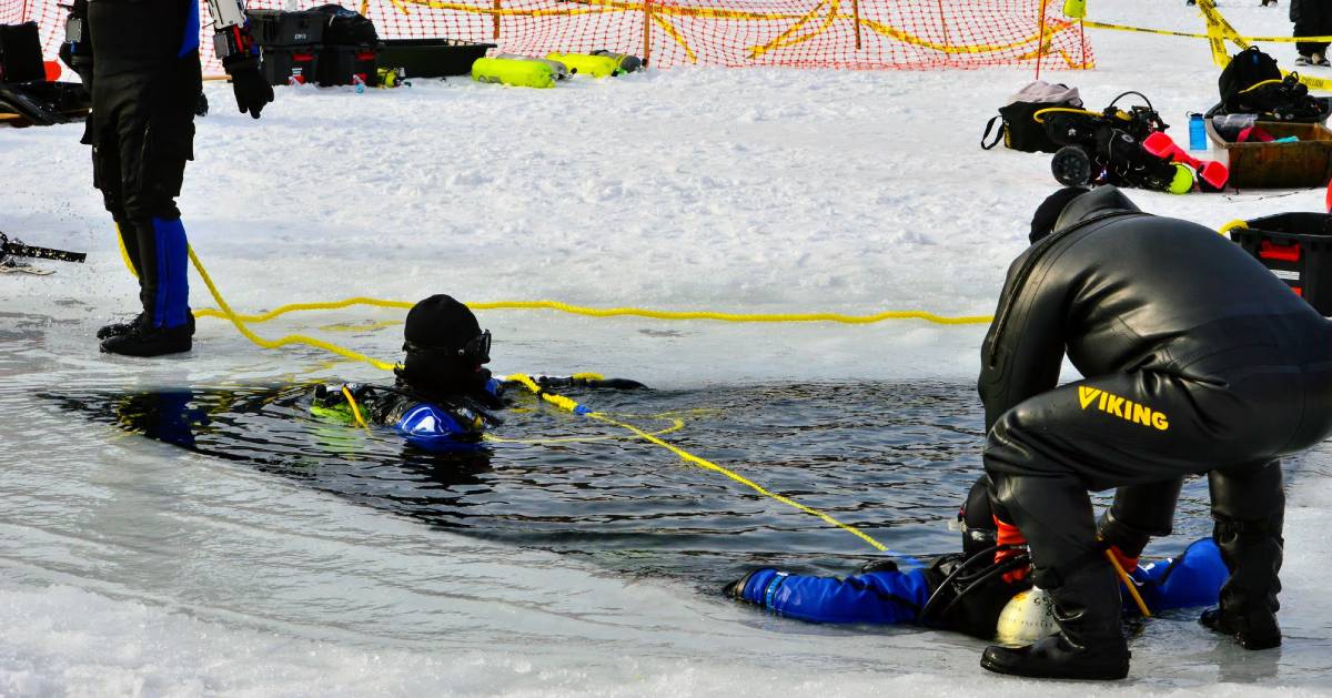ice diving demonstration