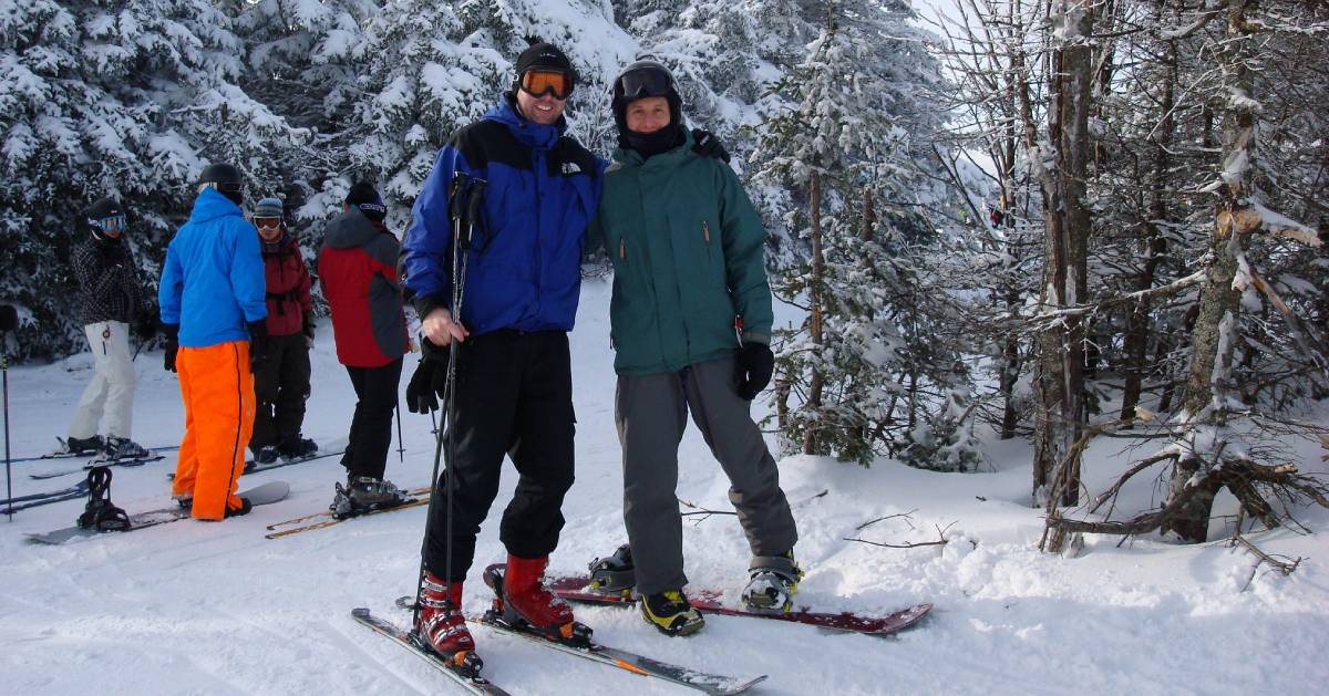 skiers posing