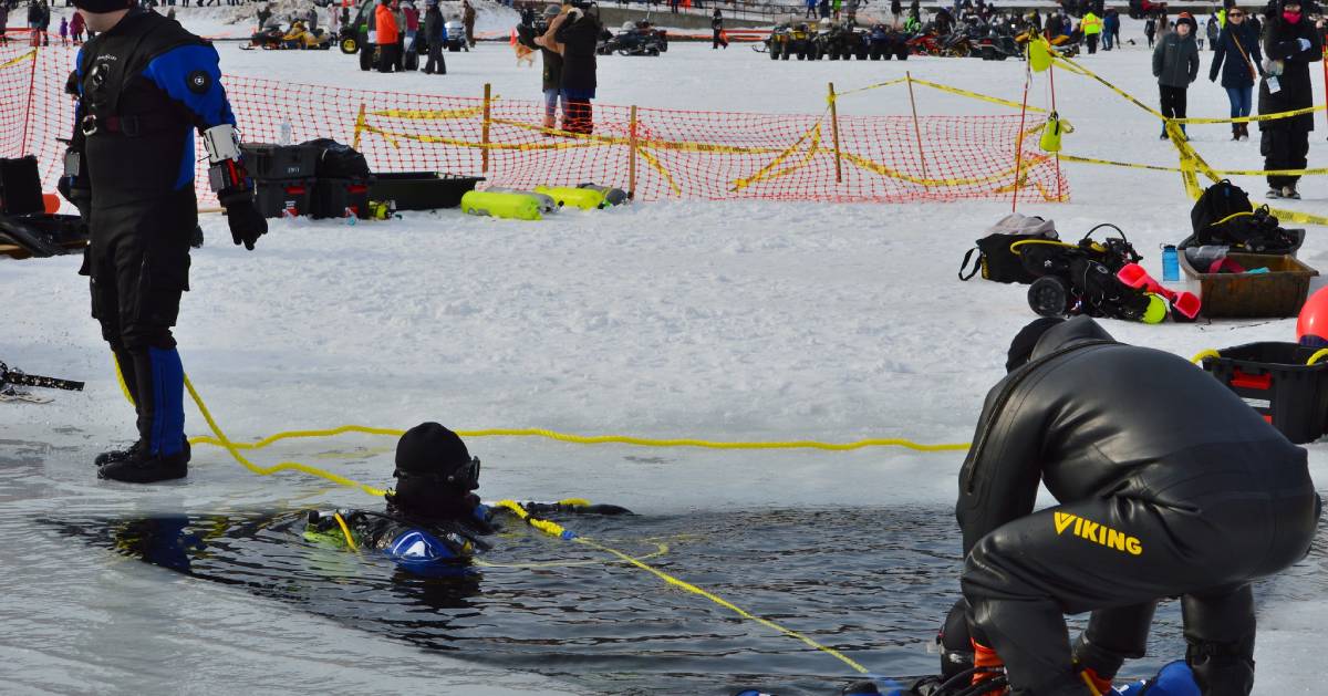 ice diving demonstration