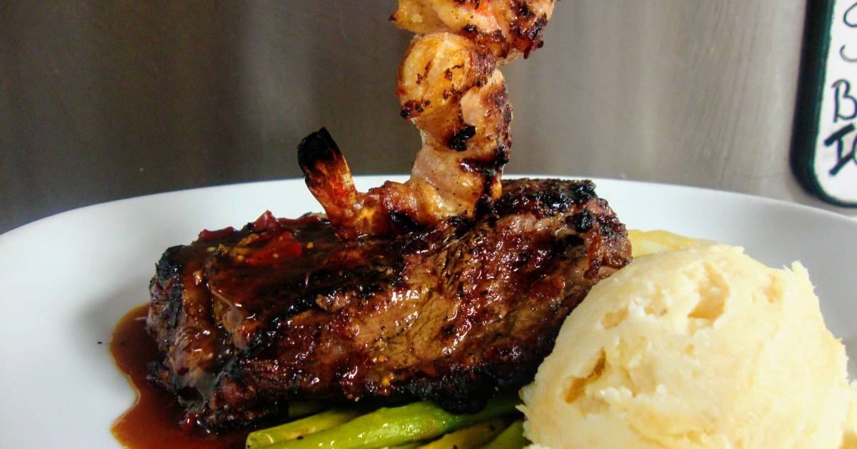 steak and shrimp with mashed potatoes