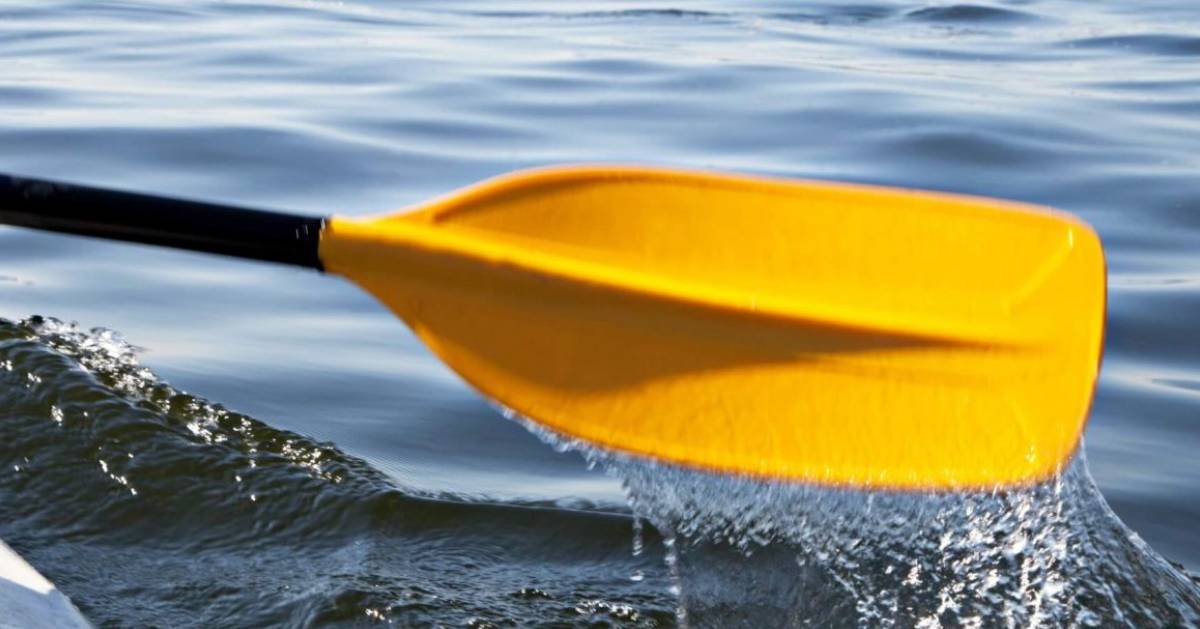 yellow kayak paddle