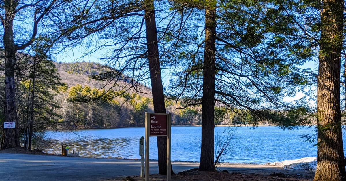 boat launch sign in park by water