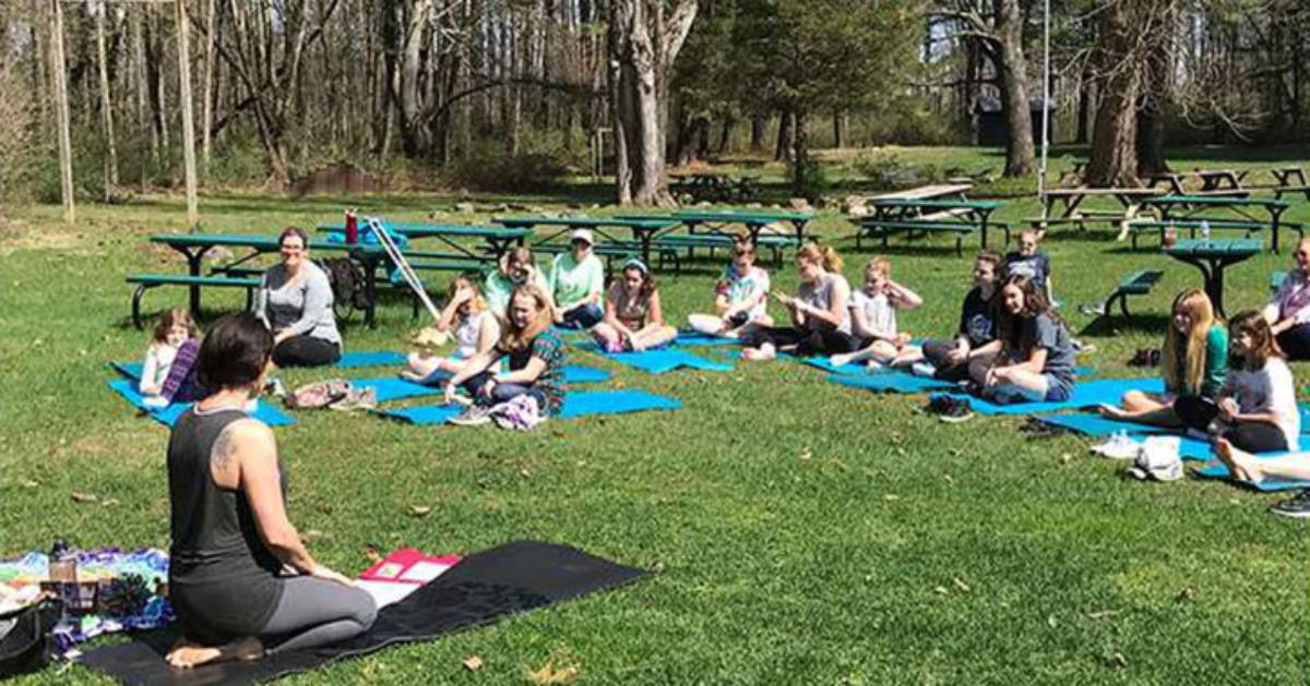 outdoor yoga class with kids
