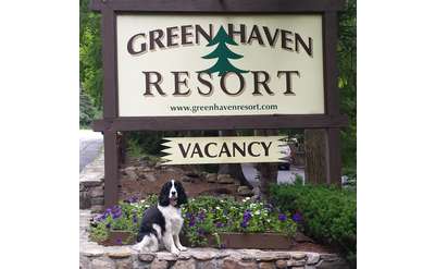 Green Haven Resort with vacancy sign
