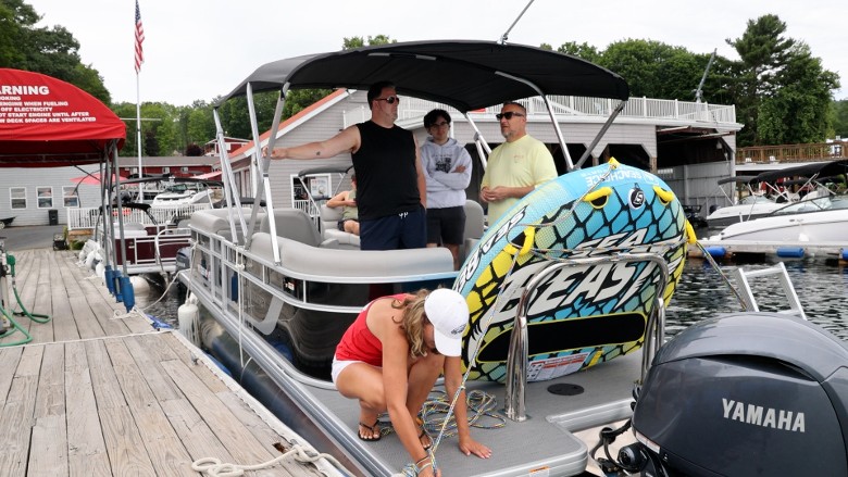 Yankee Boat Marina on Lake George Pontoons for rent