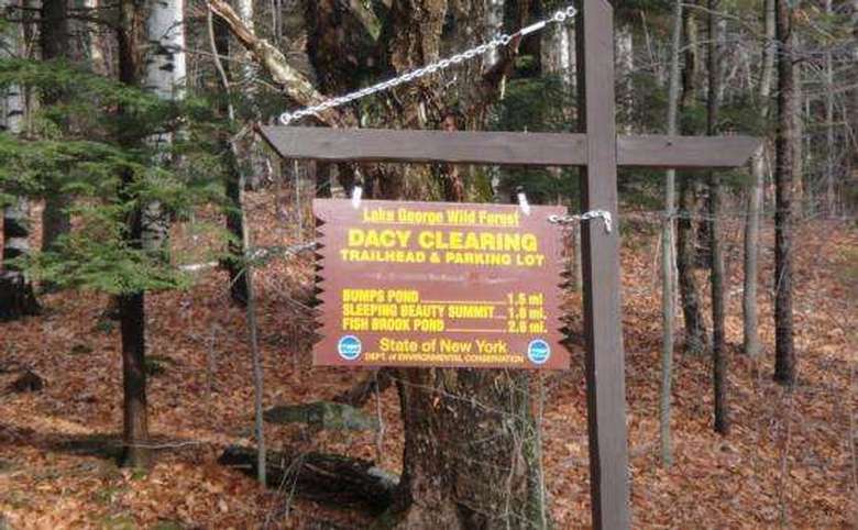 sleeping beauty mountain trailhead sign at dacy clearing