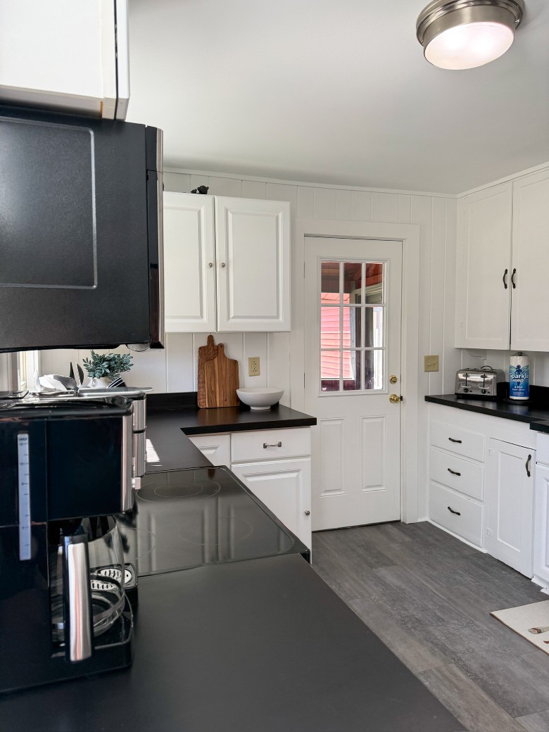Full kitchen on the main level