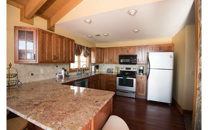 Dockside Landing Marina Lake Boat, SUP, Kayak & Canoe rentals