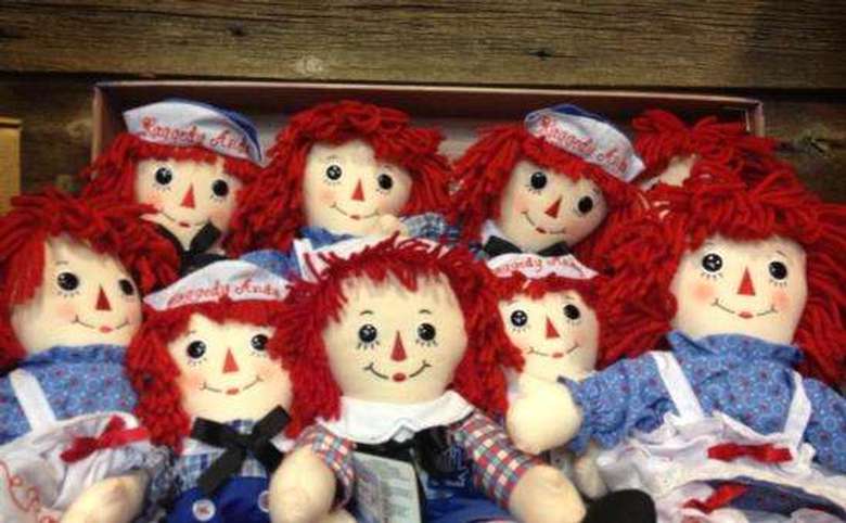 nine raggedy anne dolls