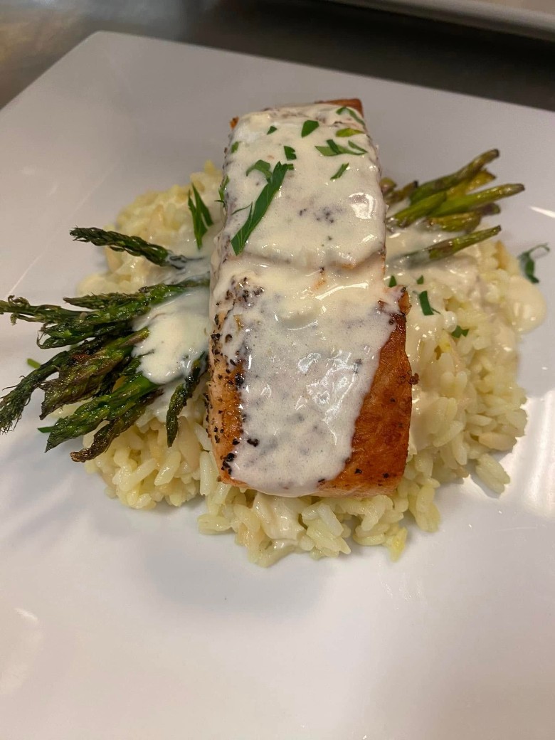 fish and asparagus on rice