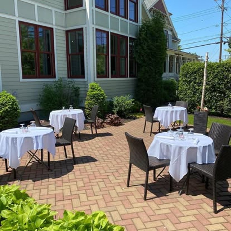 outdoor dining tables