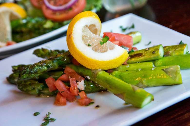 Grilled Asparagus Plate with a slice of lemon on top