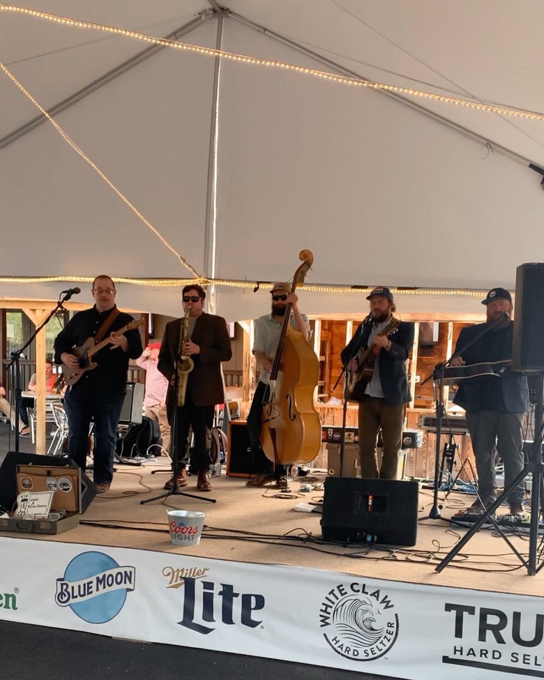 band performing at the horseshoe