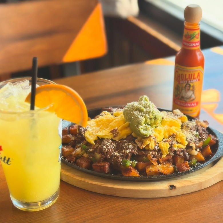 brunch and mimosa at horseshoe