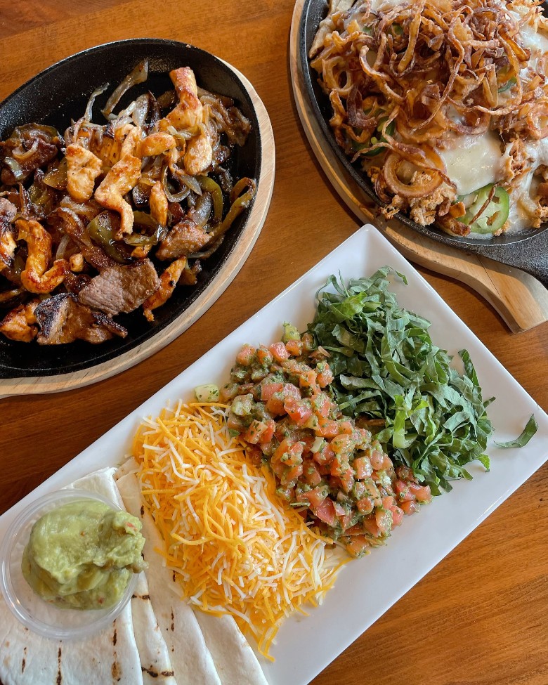 fajitas on table at horseshoe