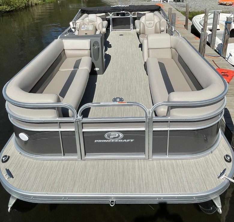 23' PrinceCraft 60HP 12 Passenger