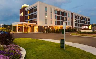 albany new york hotels near airport