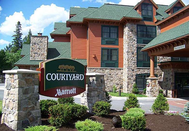 exterior of courtyard lake placid with courtyard sign
