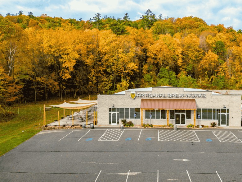 Restaurant and brewpub with free parking and outdoor dining at Artisanal Brew Works in Saratoga Springs NY