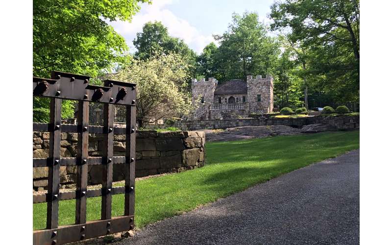 Rent Highlands Castle in Bolton Landing NY Minutes from Lake NY