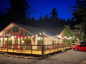 exterior adk trail inn