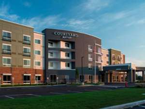 the front entrance of the Courtyard Clifton Park by Marriott