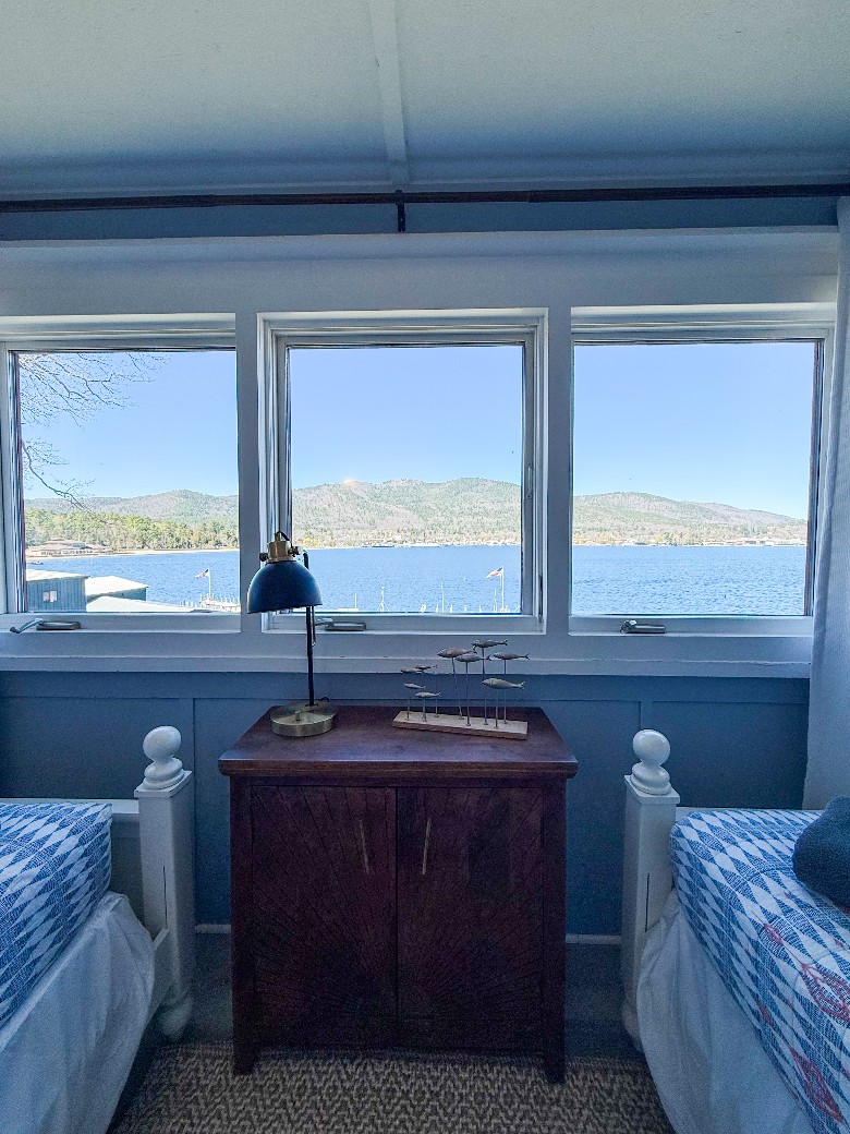 Second level bedroom with gorgeous views and two twin beds