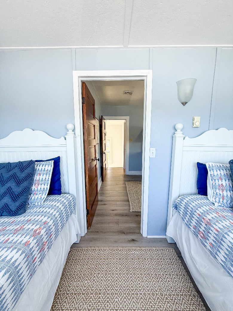 Second level bedroom with gorgeous views and two twin beds
