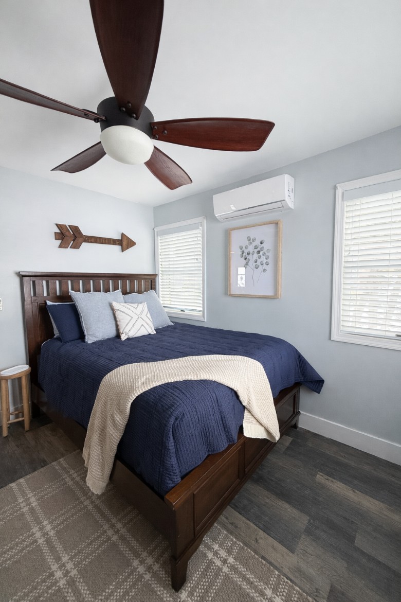 Queen Size Bedroom.