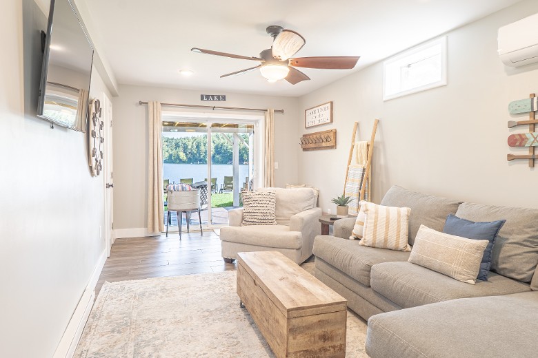 Lake level with lake views, walk out to the patio with BBQ grill and hot tub.  (Hot tub towels are included)