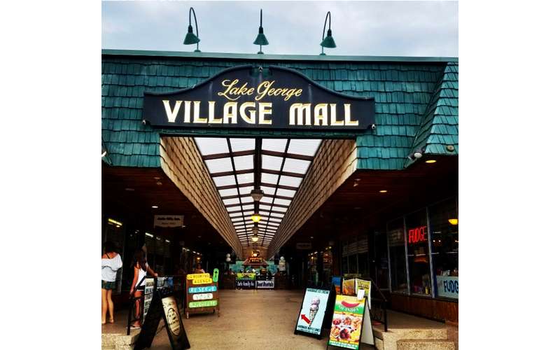 a' la mode in Historic Lake Handcrafted Ice Cream in the Lake Village Mall
