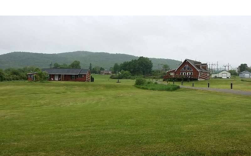 YearRound Vacation Rentals on Lake Chalet & Ranch in