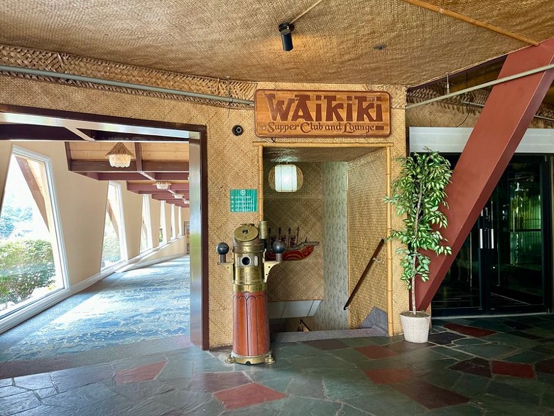 waikiki supper club entrance