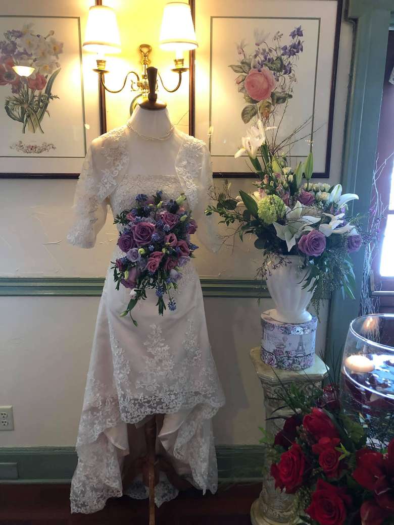 mannequin with bouquet