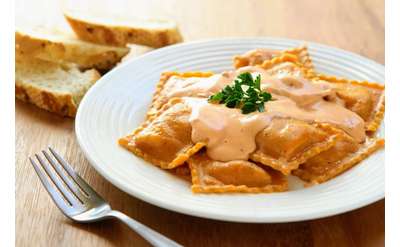 ravioli with cream sauce and bread