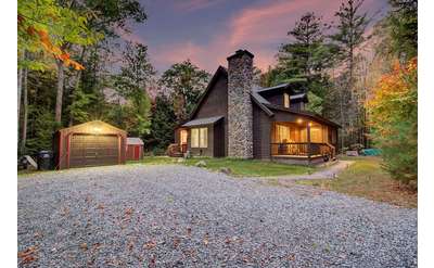 exterior photo of Amazing Acorn Property
