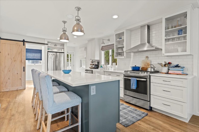 The home&rsquo;s main floor features an open-concept kitchen, living room, and dining area. All with large windows so you can take in the view!