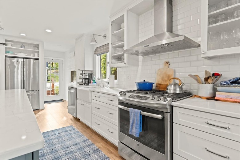 The home&rsquo;s main floor features an open-concept kitchen, living room, and dining area. All with large windows so you can take in the view!