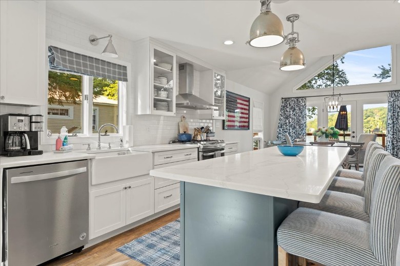 The home&rsquo;s main floor features an open-concept kitchen, living room, and dining area. All with large windows so you can take in the view!