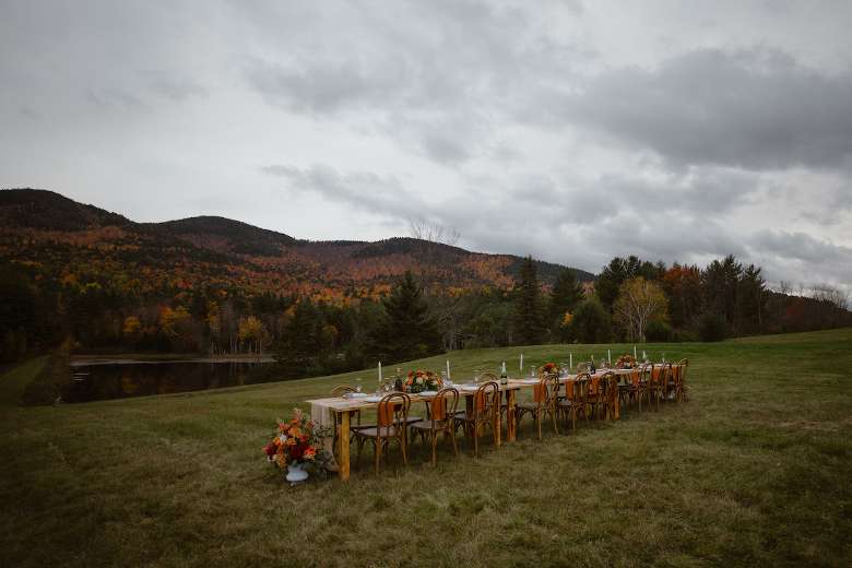 Fall wedding dinner table in the Adirondacks - Photo by Avonture Elopements