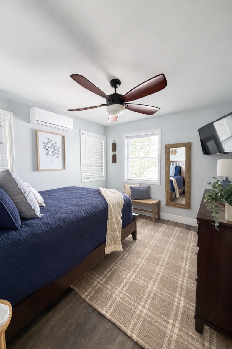 Lakeside Retreat main floor queen bedroom