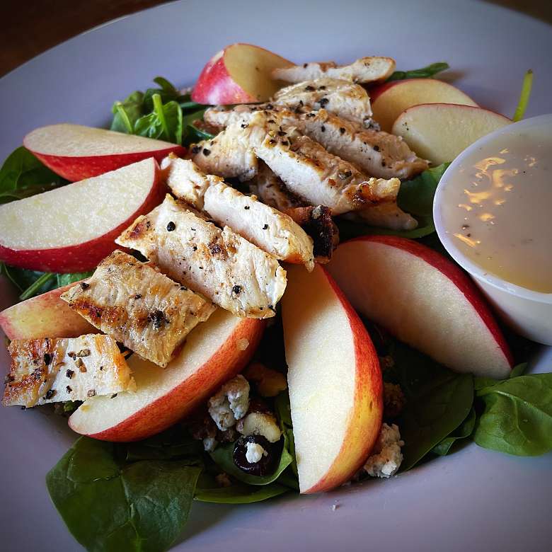 salad with chicken and apple slices