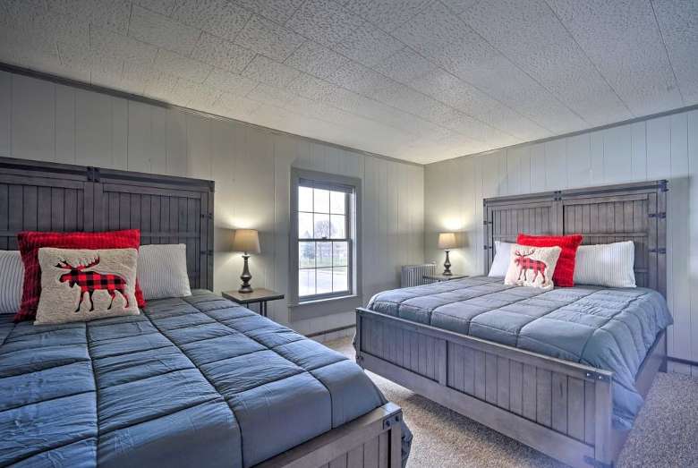 a large bedroom with two queen size beds